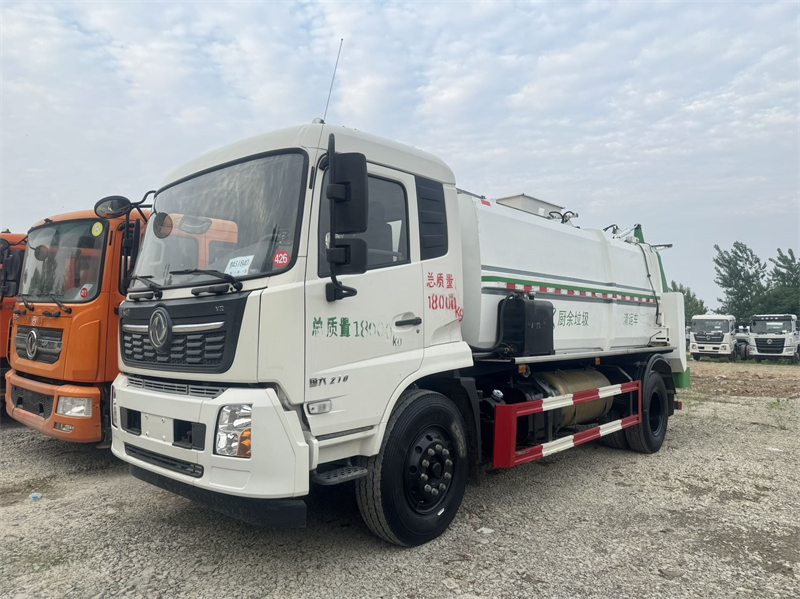 4臺(tái)餐廚垃圾車(chē)加急發(fā)往鄭州，上午簽約下午發(fā)車(chē)?。?/></a><span id=